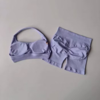 2 חליפות יוגה לנשים ללא תפרים בגדי כושר לחדר כושר חגורת ספורט מתאימה למכנסיים קצרים סטים לאימון בחדר כושר